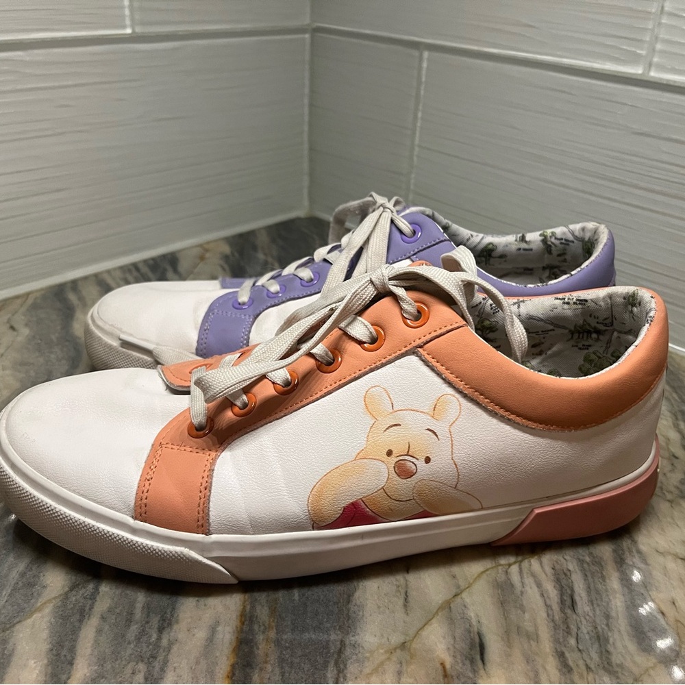 Womans Winnie The Pooh Sneakers Eeyore Low Top Court  Size 9